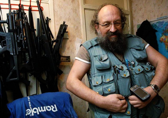 Милонов опубликовал фото в «полной боевой готовности»