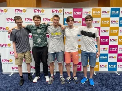 Российские школьники получили пять золотых медалей на международной олимпиаде по физике в Японии