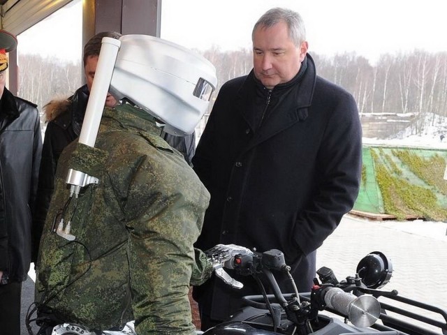 Очередное видео с военных учений китайской армии (НОАК), в которой активное участие принимают роботы