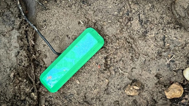 дОбыча электроэнергии из земли.