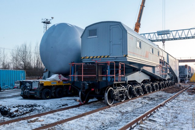 Транспортировка корпуса ядерного реактора через Великий Новгород