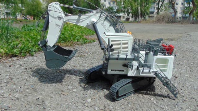 LIEBHERR R9400 Радиоуправляемая дилерская модель экскаватора в 50 масштабе