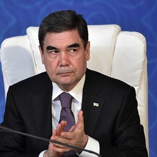 В Туркмении молодоженов обязали исполнять первый танец под песню президента