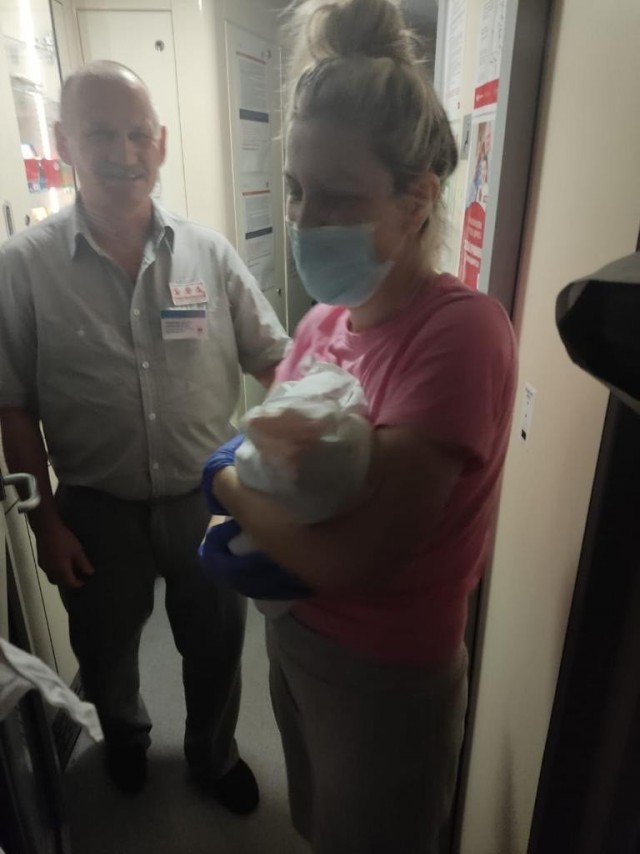 Военный медик приняла роды у пассажирки поезда Чита-Москва прямо в купе