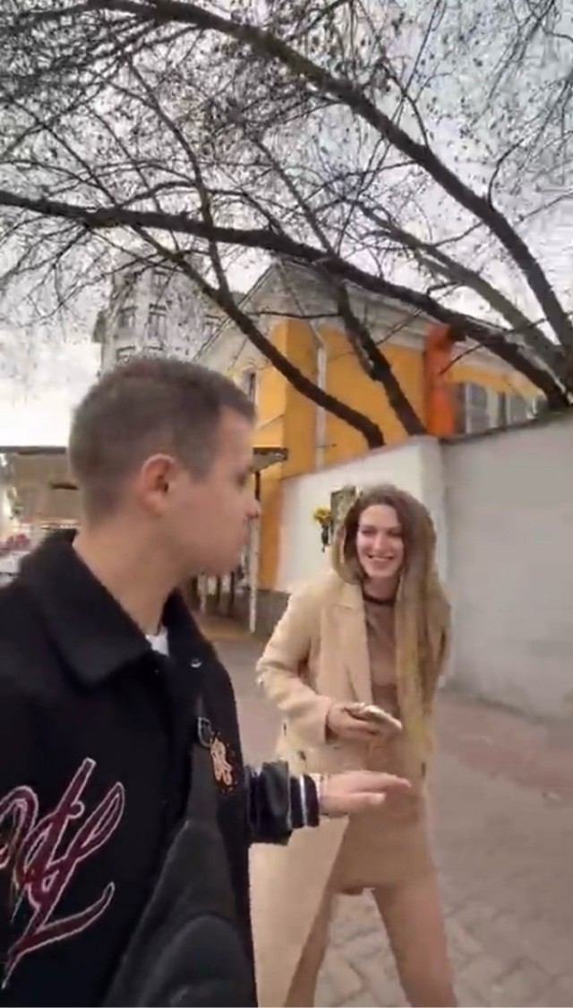 Еще один способ познакомиться на улице.