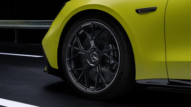 Состоялась премьера нового гиперкара Mercedes-AMG GT