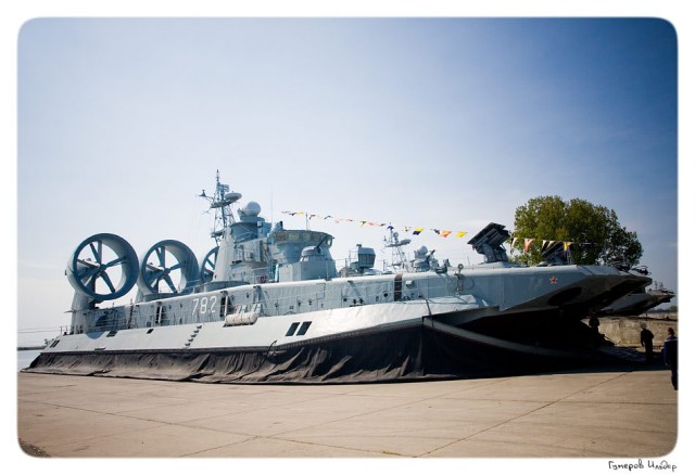 ЗУБР-самый большой  корабль на воздушной подушке.