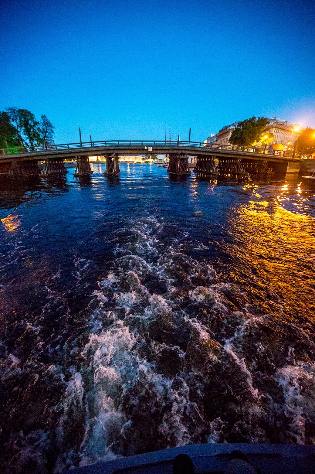 Белые мосты и разводные ночи