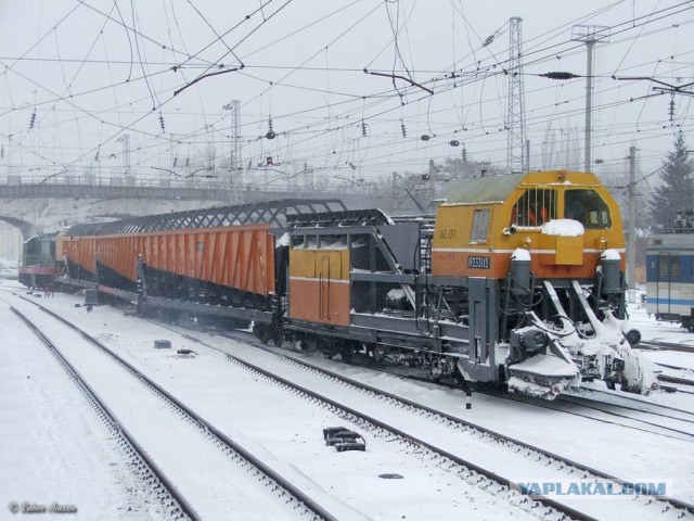 Тепловоз застрял.