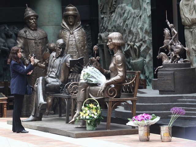 Сядь со мною рядом!