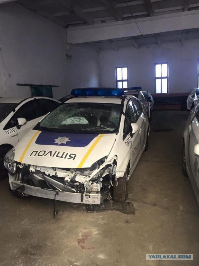 В Киеве нашли целое кладбище разбитых полицейских автомобилей