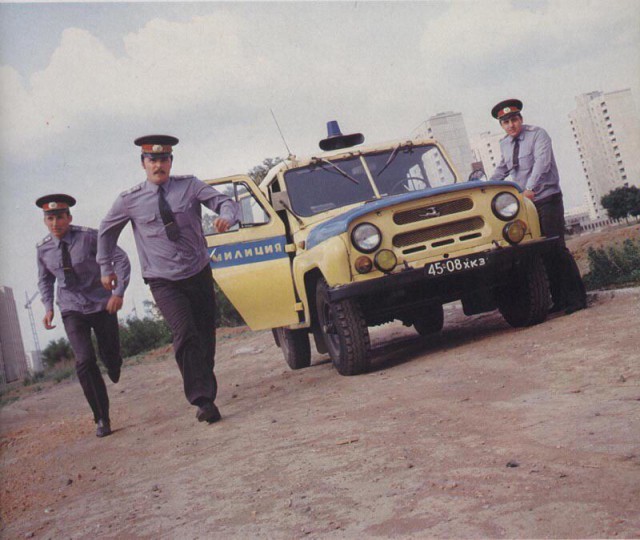 Оля! Вызывай наряд! Вызывай полицию!