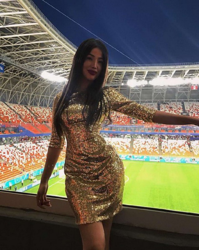 Девушка ФИФА 16 лет