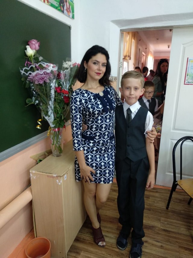 Ослепительные одиннадцатиклассницы 2019 года: Каблуки, помада, кружева