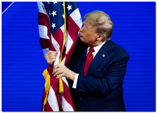 Трамп подписал указ, который сделал английский официальным языком США