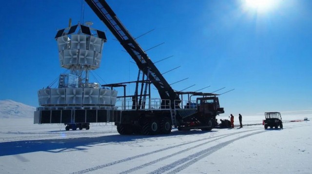 Учёные обнаружили странные радиосигналы, исходящие из-подо льда в Антарктиде
