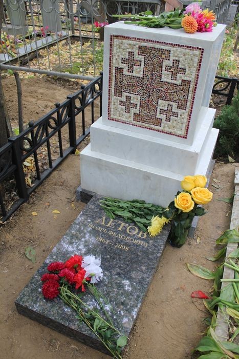 Память сквозь бетон, берёзы и слезы