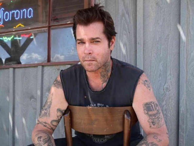 Фото актеров и музыкантов, из которых харизма плещет через край