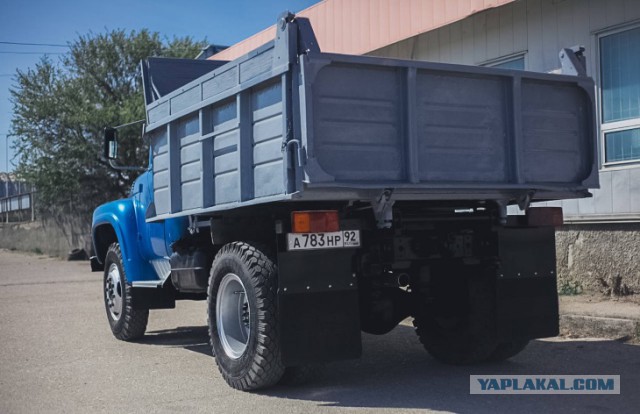 Роскошный грузовик ЗИЛ из Севастополя