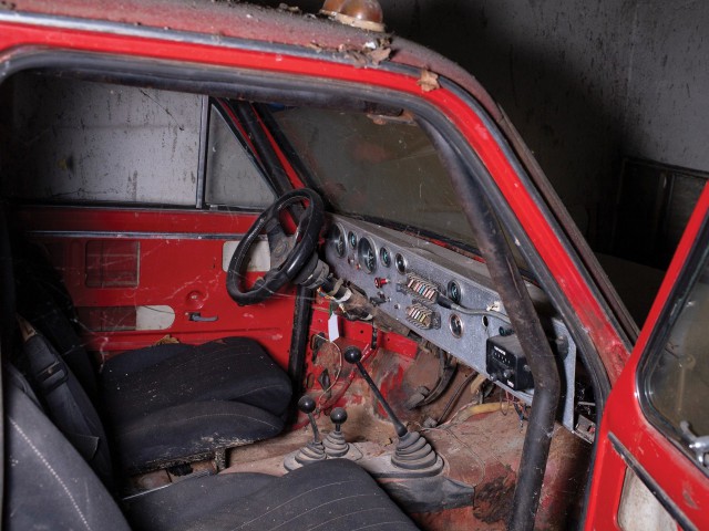 На аукцион выставили уникальную "дакаровскую" Lada Niva 1979