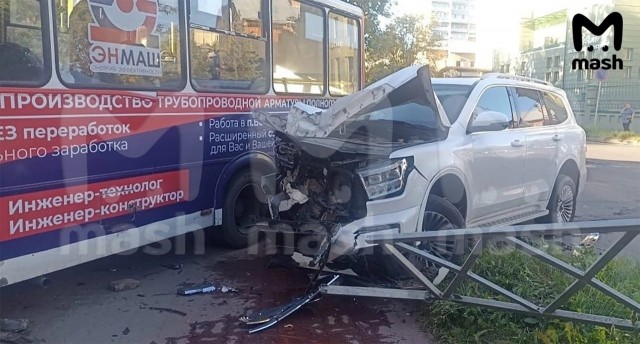 Депутат думы Ярославской области влетела в пазик с пассажирами и ранила 8 человек