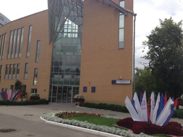 В Москве импортозаместили триколор
