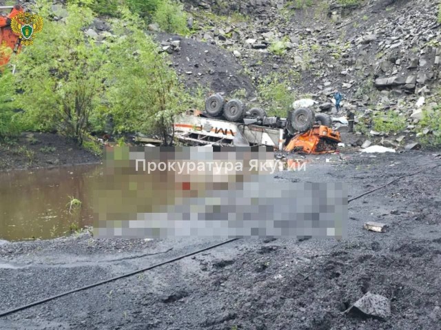 13 человек погибли и 7 пострадали в ДТП в Якутии — вахтовый автобус рухнул с высоты 25 метров.
