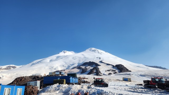Восхождение на Эльбрус. Скалы Пастухова.