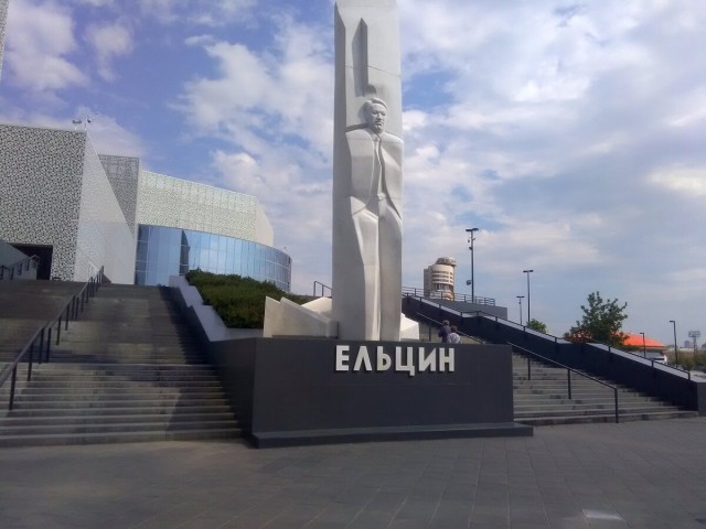Надгробный монументализм.
