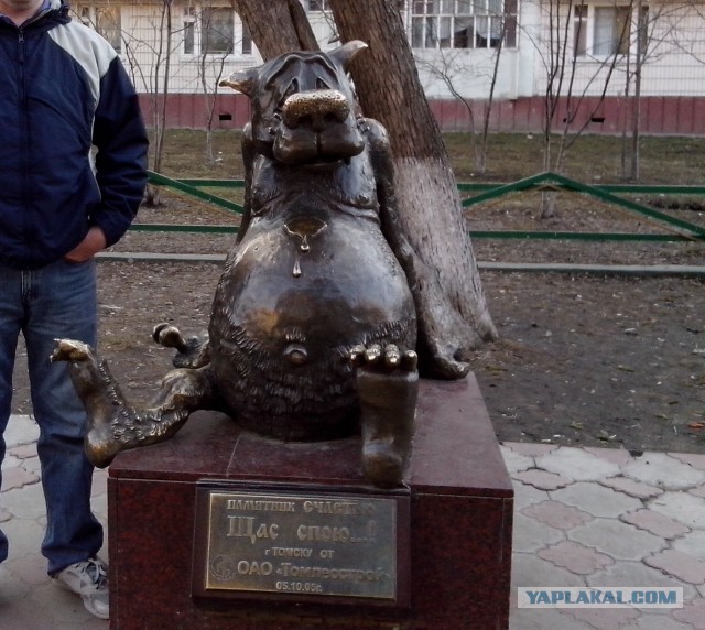 Жил был пёс.