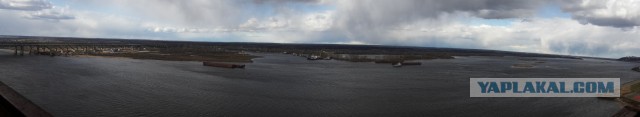 Из далека, долго, течет река Волга
