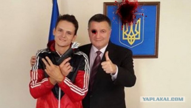 Аваков сфотографировался с вандалом