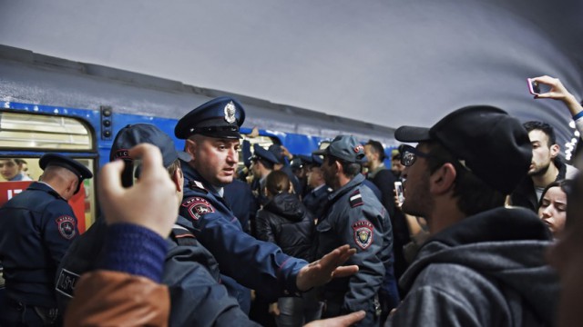 Акция протеста в Ереване: Перекрыт центр армянской столицы