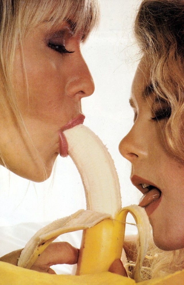 Девушки так любят фрукты, особенно бананы! Пост 16+