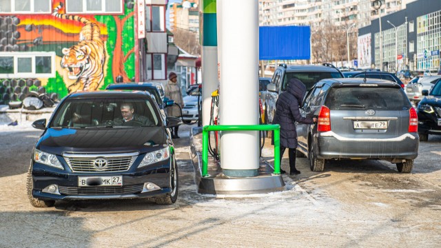 Власти начнут регулировать цены на бензин