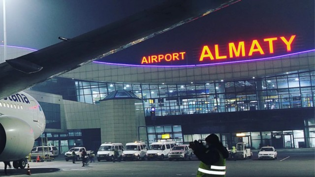 Протестующие захватили аэропорт Алматы