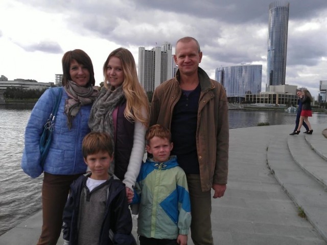 Родился без руки и ноги. Чего добился мальчик, брошенный в роддоме Екатеринбурга