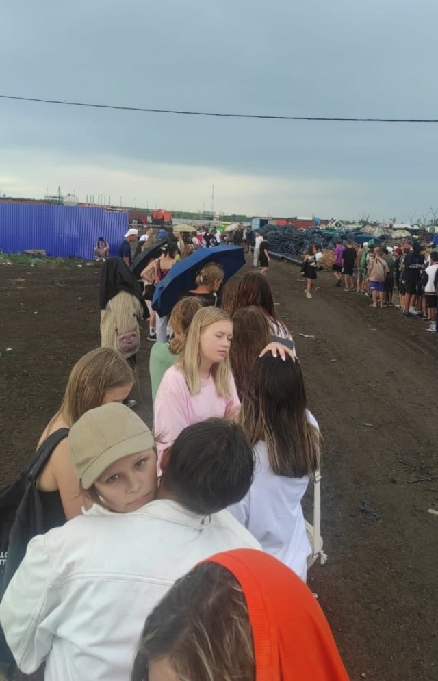 В Магнитогорске подросткам пришлось ждать зарплаты за озеленение парка в многочасовой очереди