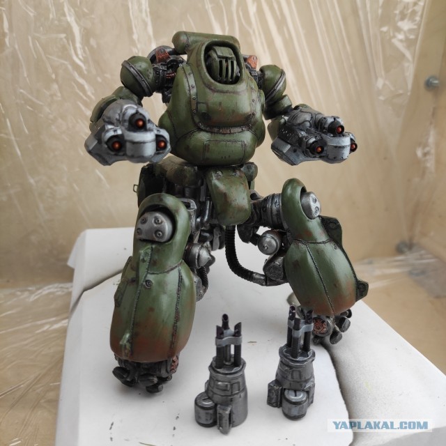 Фигурки роботов из Fallout с процессом