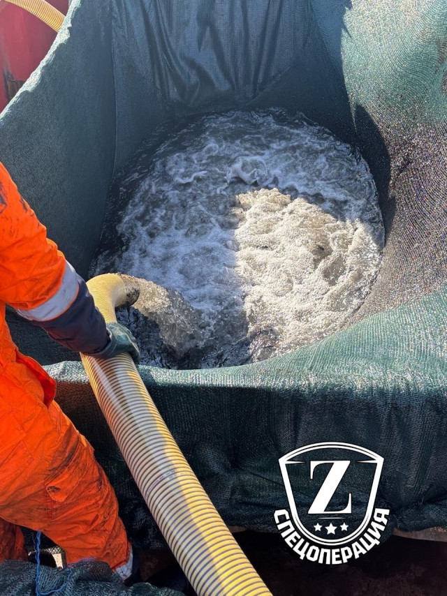 Морспасслужба РФ начала применять новый способ сбора мазута со дна Черного моря