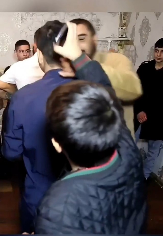 А эта свадьба, свадьба, свадьба пела и плясала