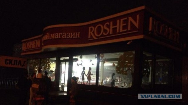 В Киеве на Оболони взорвали магазин Roshen
