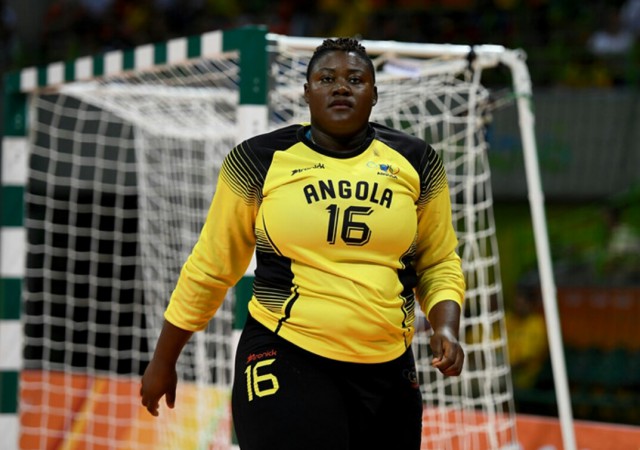 Вратарь женской сборной Анголы по гандболу на олимпийских играх в Бразилии
