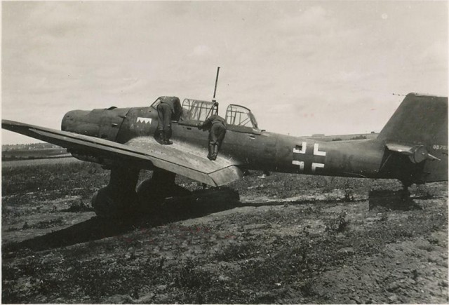 Редкий кадр! Гибель пикирующего бомбардировщика Ju-87