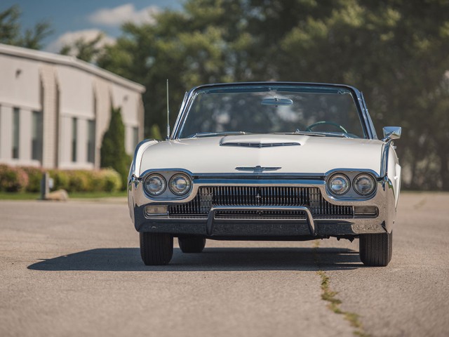 Американские автомобили 60-х. Картинки с аукциона.