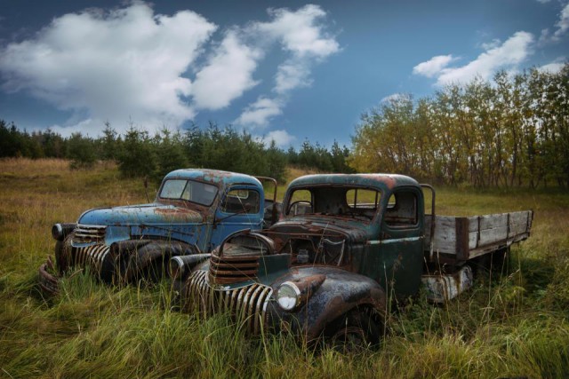 Немец десять лет искал по всей Европе кладбища старых машин — от тракторов до «Мерседесов»