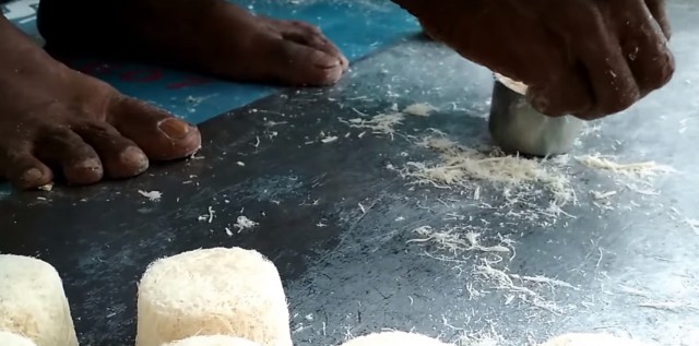 Как делают величайшую индийскую сладость Соан Папди