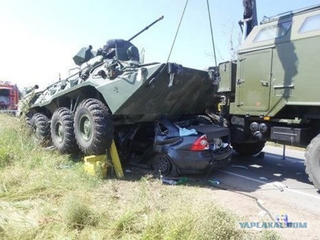 Лада Приора влетела в дорожный каток в Тамбове