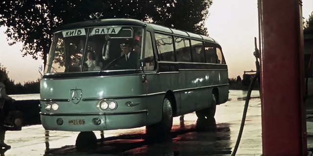 ЛАЗ-697 «Турист» 1960. Находка в поле
