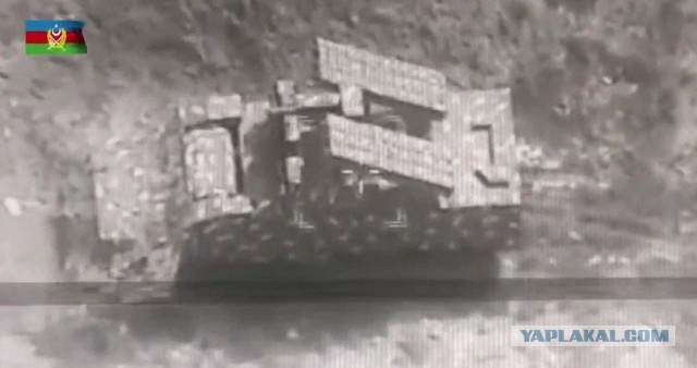 Война в Карабахе продолжает набирать обороты: под обстрелом Гянджа и Степанакерт